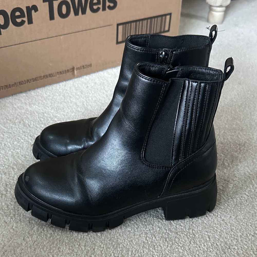 Black boots girls size 4 MIA